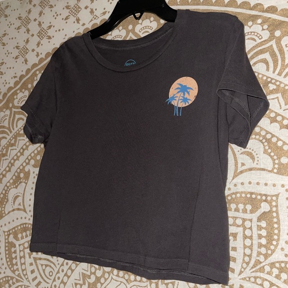“PURA VIDA” LADIES CROPPED BLACK SHORT SLEEVED TEE WITH PALM TREE, SIZE XS - Picture 2 of 4